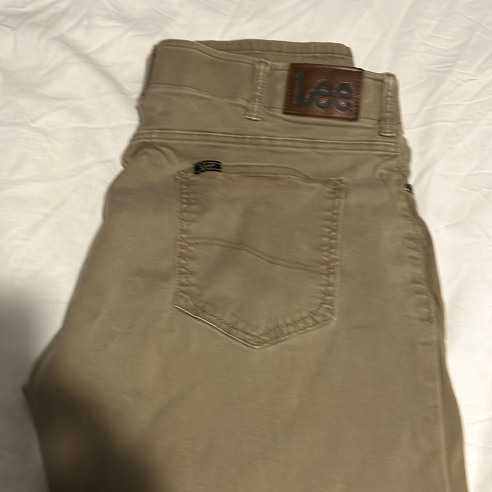 38x34 Lee Extreme Motion Tapered Leg khaki
